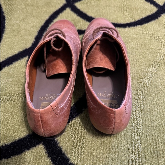 Crown Vintage Tan Oxfords - Picture 3 of 6